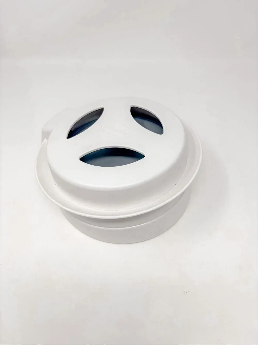 NWOT Pampered Chef Close & Cut (Model 1118)